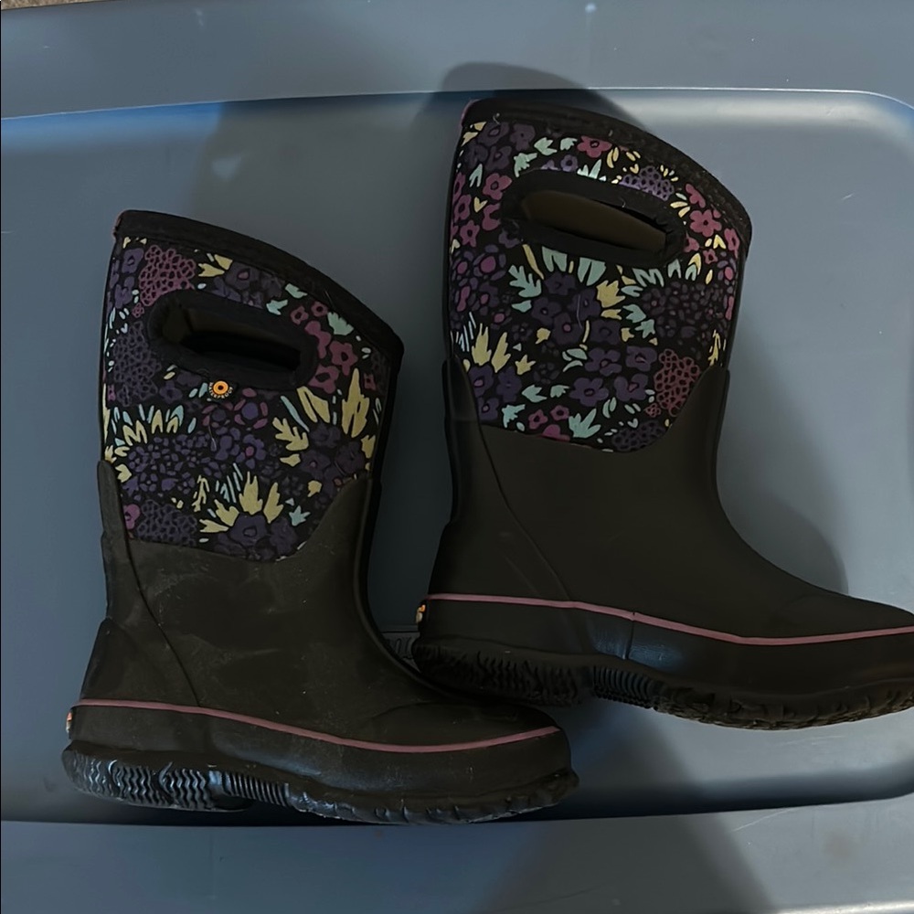 Floral Black Insulated Boots with Handles